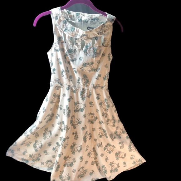 Hot Topic Dresses & Skirts - Hot Topic 🅝🅦🅞🅣 Skulls & Floral Design Pinup-Rockabilly Dress Size S